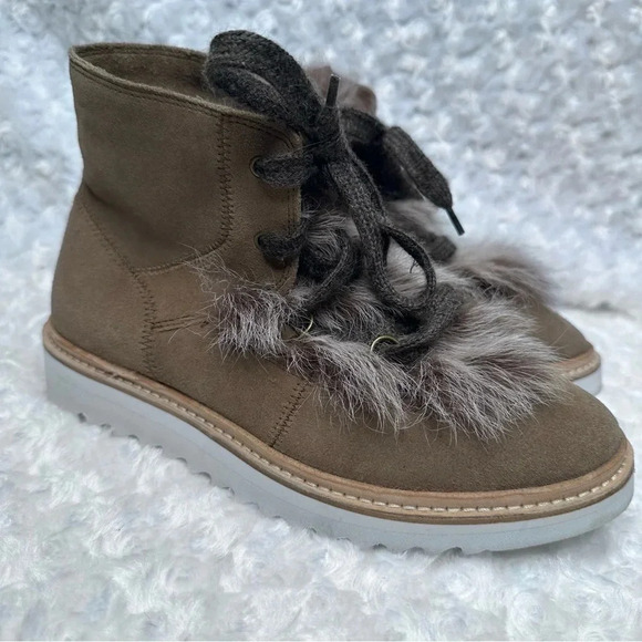 Johnston & Murphy Women’s Suede and Fur Lace-Up Ankle Boot Size 6.5 - Picture 2 of 12